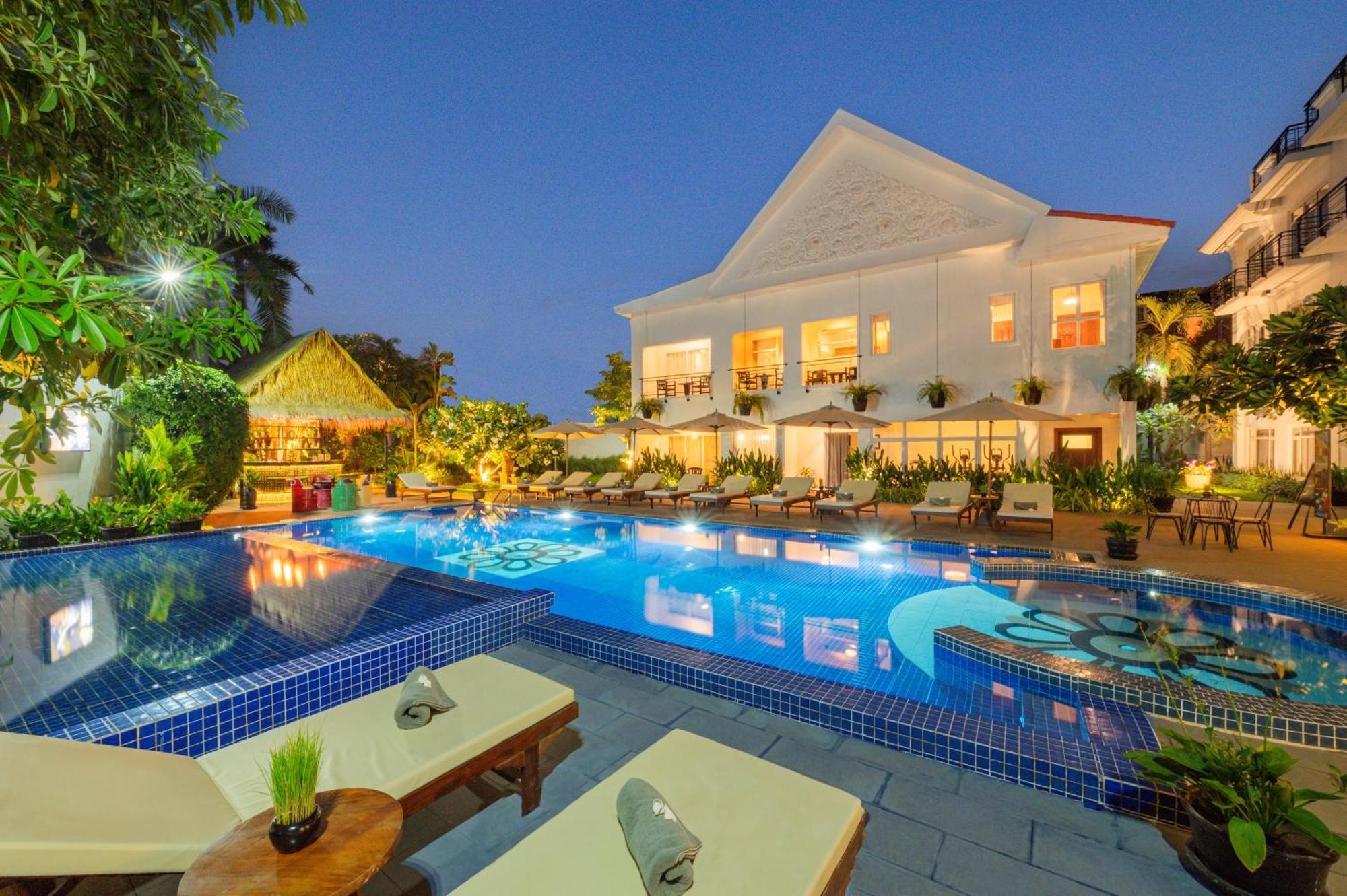 Sala Siem Reap Hotel Exterior foto The hotel's pool