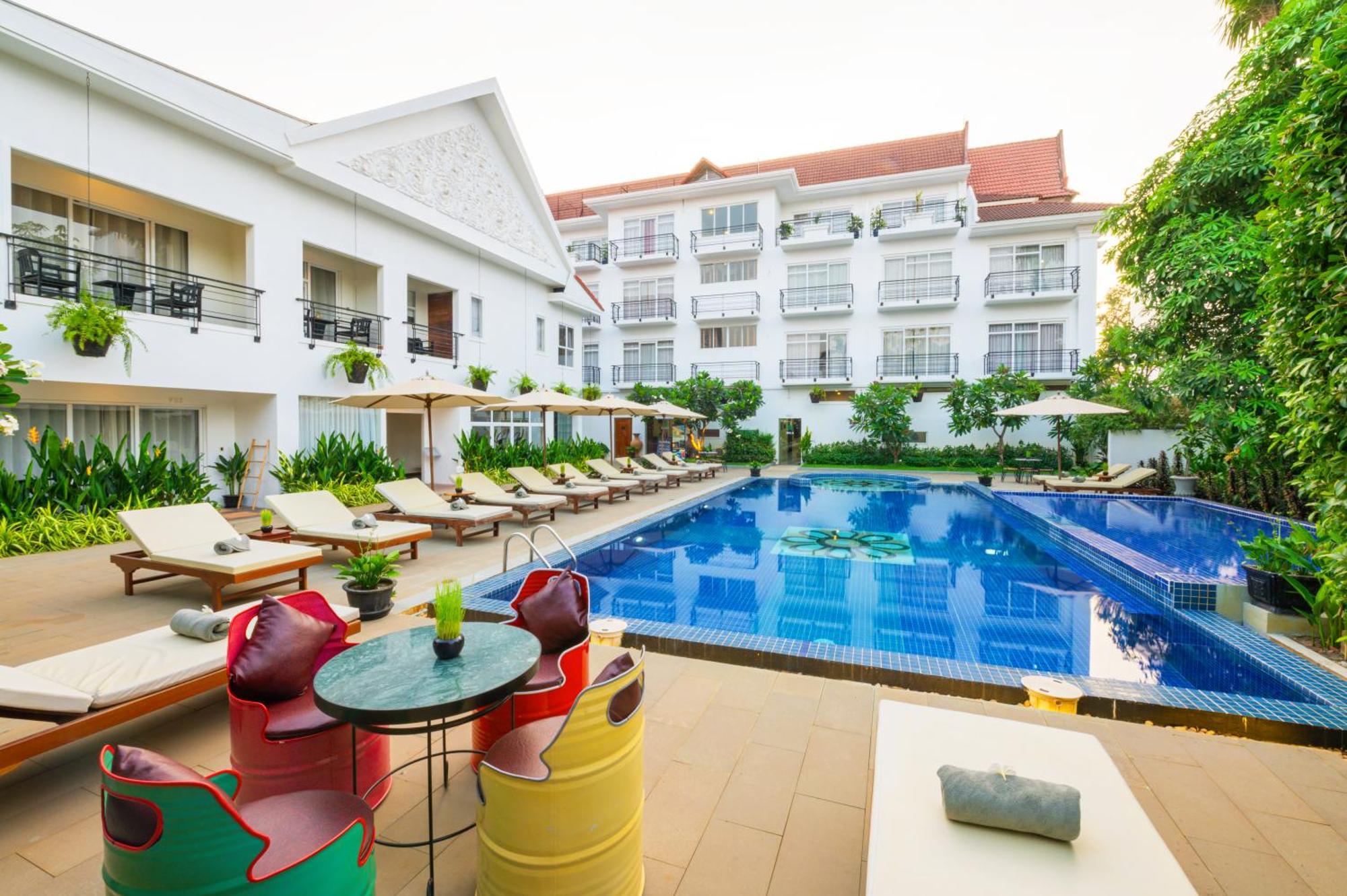 Sala Siem Reap Hotel Exterior foto The hotel's pool